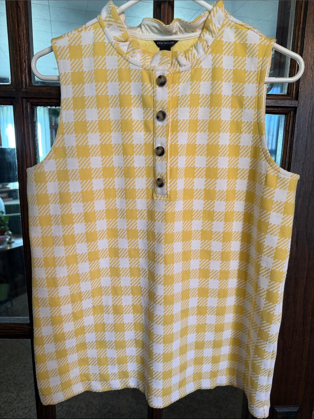 Ann Taylor‎ Yellow Gingham Ruffle Neck Sleeveless Shell Top Size M Button Front